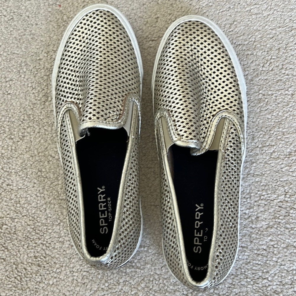 Gold sperry women’s size 8 slip on shoe.